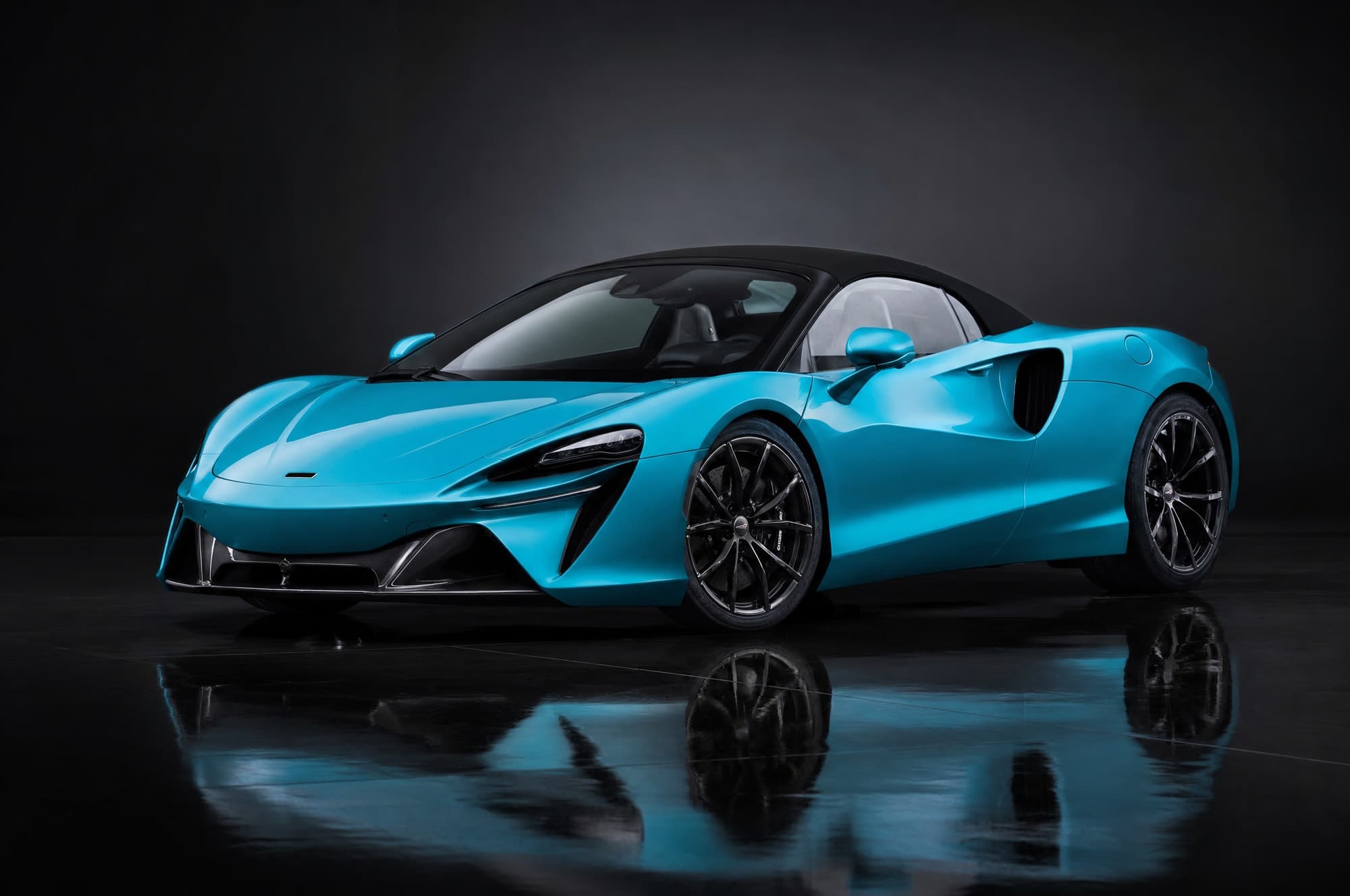 McLaren Artura (Cerulean Blue)